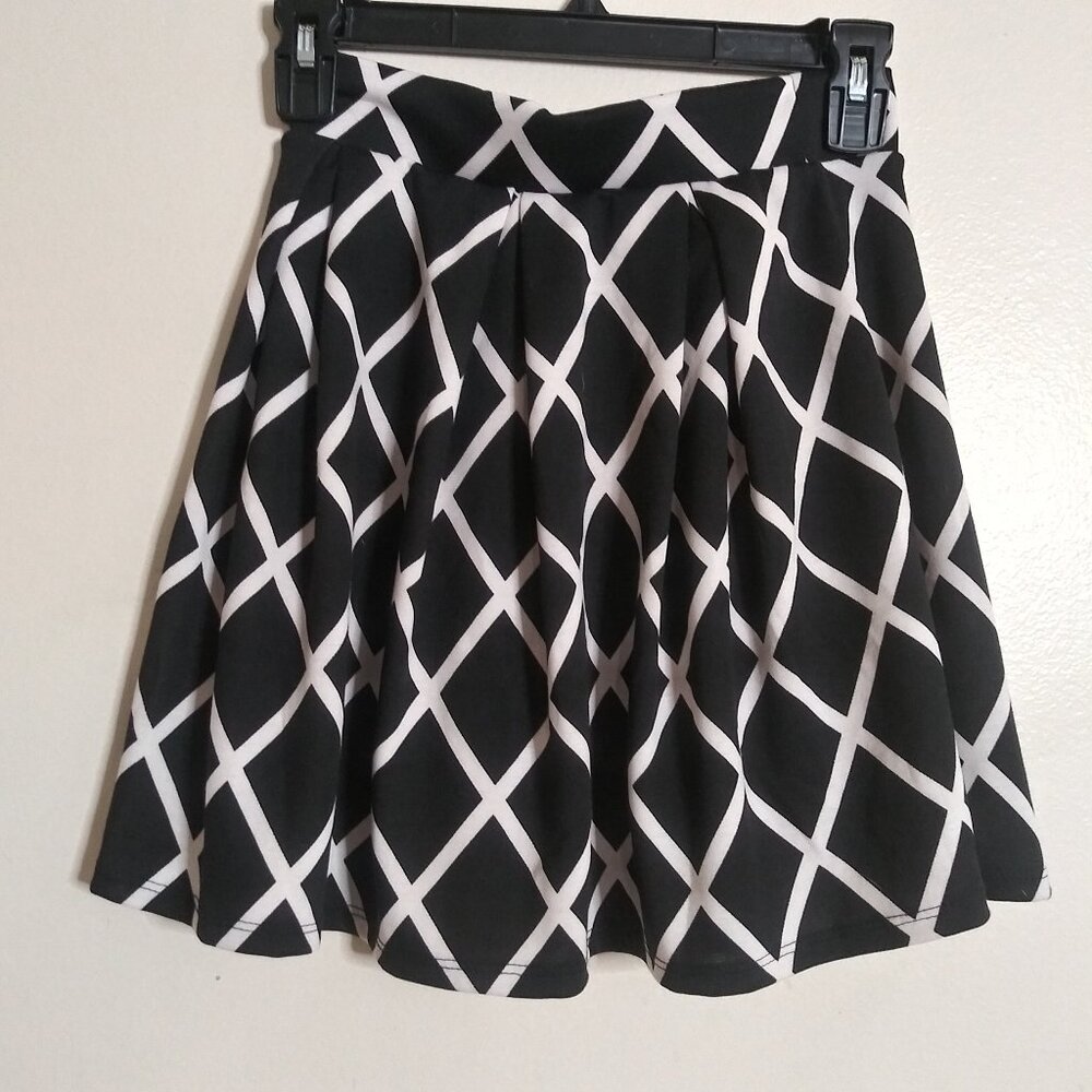 5.7.9. Black & White Geometric Skater Skirt - Juniors Size Small